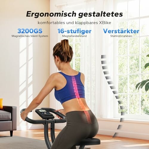 Frau trainiert auf ergonomischem Heimtrainer